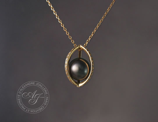 02-Pendentif-Or-Jaune-Diamant-Perle-Noire_X_or-jaune-pendentif-diamant-perle-noire.jpg