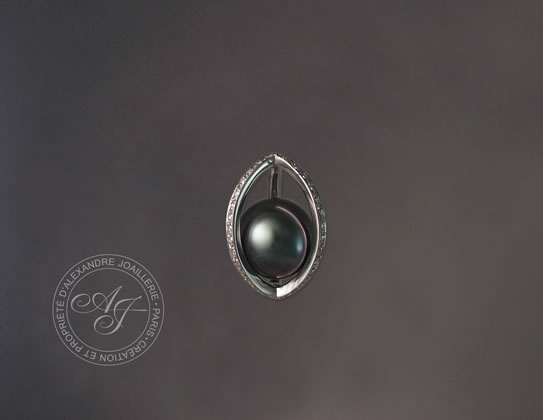 04-Pendentif-Dia-OB-PN_X_or-blanc-pendentif-diamant-perle-noire.jpg