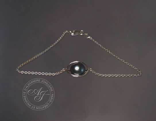 08-Bracelet-Metal-Or-Blanc-Perle-Noire_X_osiris-or-blanc-bracelet-perle-noir.jpg