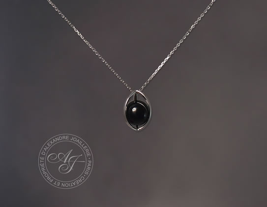 19_pendentif_Osiris_OB131_onyx_X_osiris-or-blanc-pendentif-onyx-s.jpg