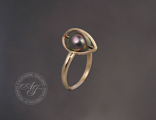 01-Bague-Or-Jaune-Perle-Noire_X_osiris-or-jaune-bague-perle-noir.jpg