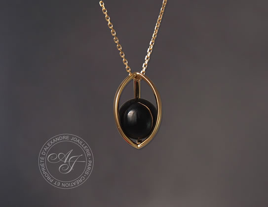 15_pendentif_osiris_170_OJ_onyx_X_pendentif-or-jaune-onyx.jpg